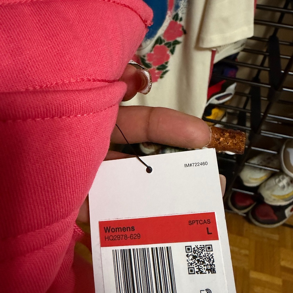Nike Women’s jogger & tee - Picture 5 of 5